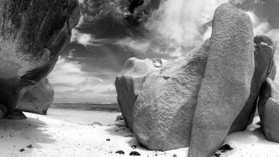 Rocks on the Beach wallpaper,beach HD wallpaper,rocks HD wallpaper,black & white HD wallpaper,1920x1080 wallpaper