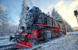 Train in winter wallpaper thumb