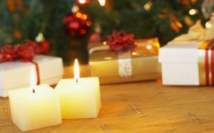 Christmas candles and gifts wallpaper thumb