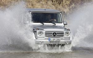 Mercedes AMG SUV Splash HD wallpaper thumb