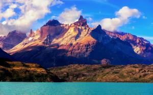 South America, Chile, the National Park Torres del Paine, mountains, lake wallpaper thumb