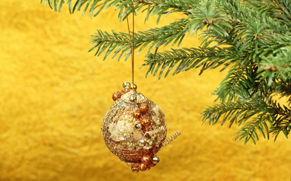 Golden Christmas ornament wallpaper,holidays HD wallpaper,1920x1200 HD wallpaper,tree HD wallpaper,globe HD wallpaper,christmas HD wallpaper,merry christmas HD wallpaper,ornament HD wallpaper,1920x1200 wallpaper