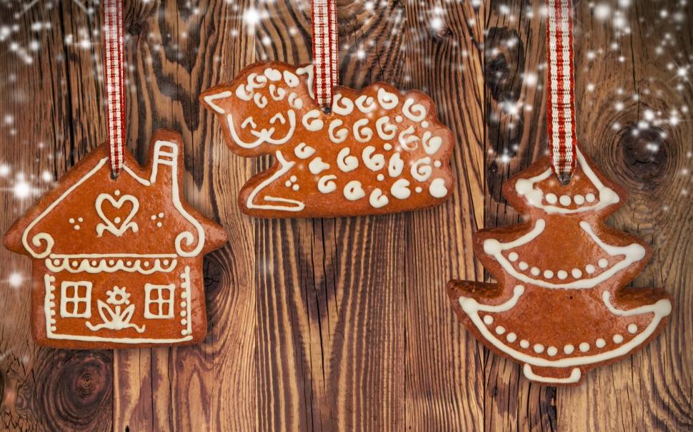 Christmas Gingerbread Ornaments wallpaper,Christmas Ornaments HD wallpaper,Gingerbread HD wallpaper,sweets HD wallpaper,2560x1600 wallpaper
