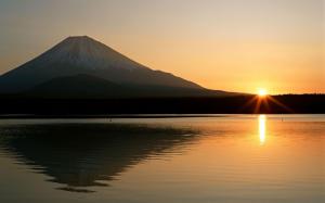 Sunrise over Mount Fuji and Tanuki Lake wallpaper thumb