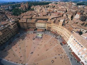 Aerial View of Piazza del Campo  Italy HD wallpaper thumb