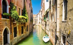 Venice canal boat bridge and house wallpaper thumb