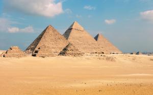 Giza Pyramid  High Resolution wallpaper thumb