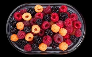 Fresh raspberries, blackberries, bowl wallpaper thumb