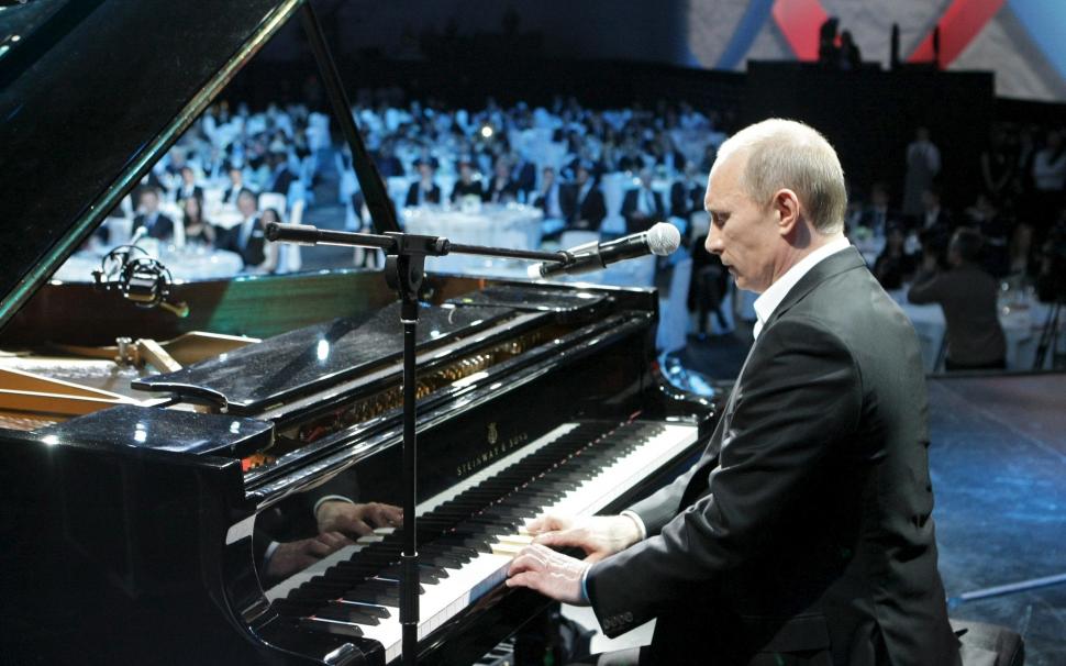 Vladimir Putin Playing Piano wallpaper,piano HD wallpaper,Putin HD wallpaper,microphone HD wallpaper,male HD wallpaper,men HD wallpaper,2880x1800 wallpaper
