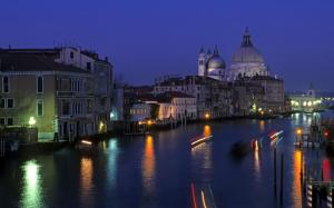 Venice at night wallpaper thumb