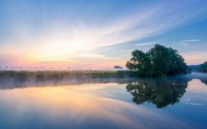 England, County of Worcestershire, river Avon, fog, morning, summer wallpaper thumb