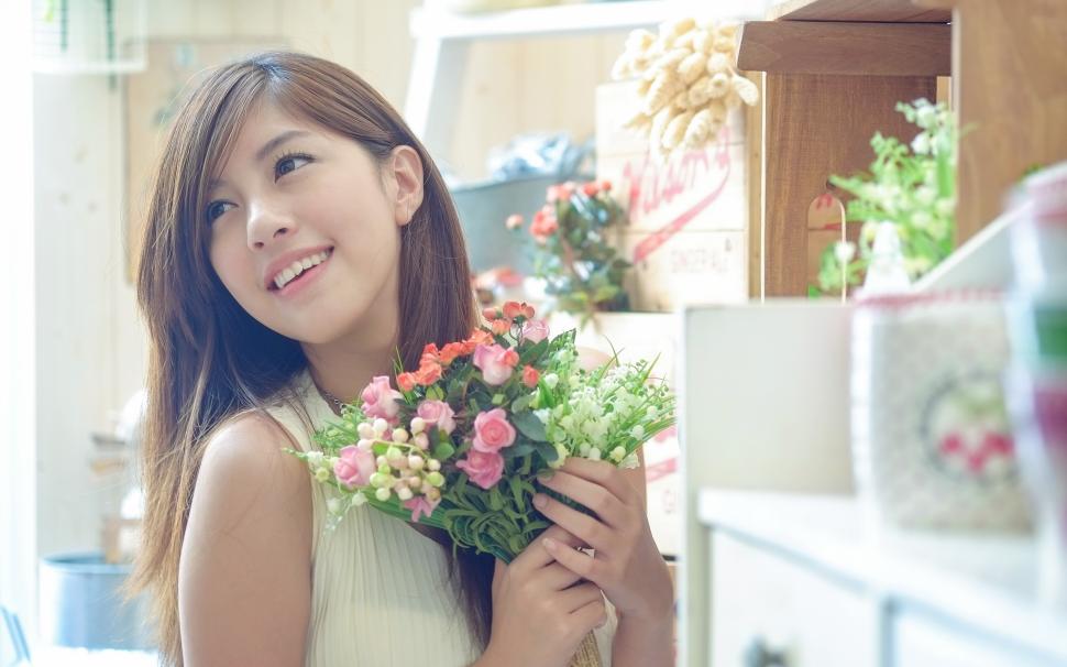 Beautiful Asian girl, holding flowers wallpaper,Beautiful HD wallpaper,Asian HD wallpaper,Girl HD wallpaper,Holding HD wallpaper,Flowers HD wallpaper,2560x1600 wallpaper