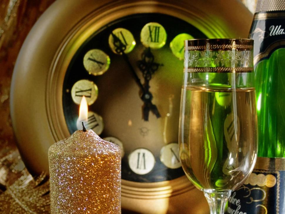 Christmas, new year, hours, candles, fire, champagne wallpaper,christmas wallpaper,new year wallpaper,hours wallpaper,candles wallpaper,fire wallpaper,champagne wallpaper,1600x1200 wallpaper
