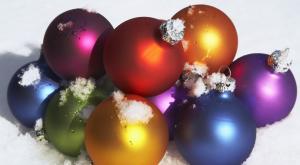 new year, christmas, christmas decorations, balloons, snow, close-up wallpaper thumb