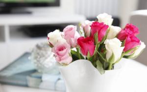 Pink and White Roses wallpaper thumb