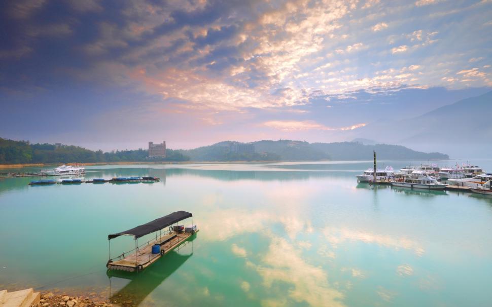 Calm Lake And Boats wallpaper,Scenery HD wallpaper,2560x1600 wallpaper