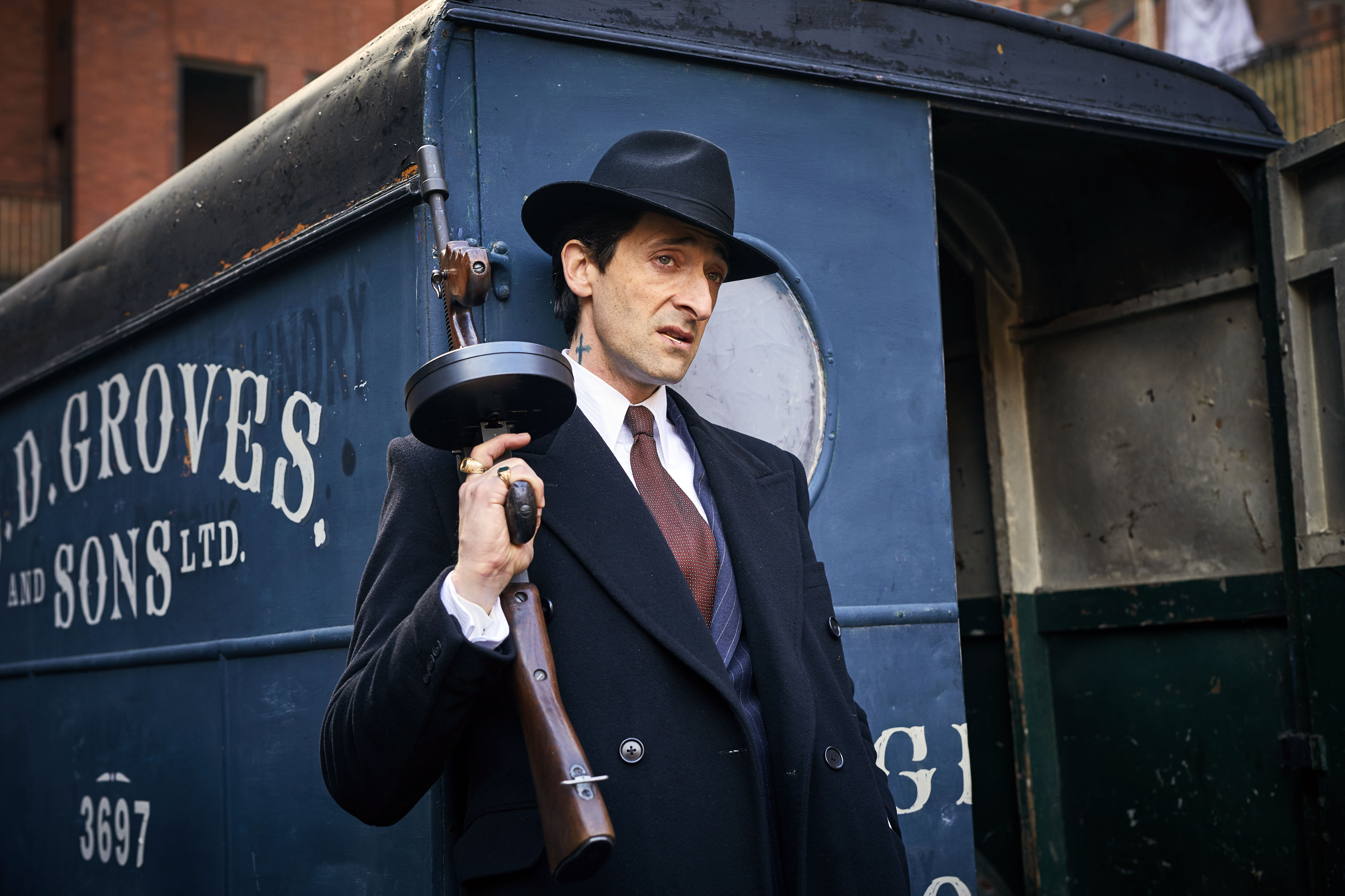 Download wallpaper for 320x240 resolution | Adrien Brody tv series Peaky  Blinders Luca Changretta tommy gun | other | Wallpaper Better