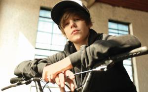 Justin Bieber, Famous Singer, Handsome, White Skin, Celebrity, Young Man, Ride Bike wallpaper thumb