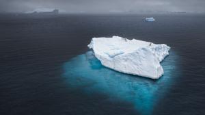 Iceberg Penguin Ocean Ice HD wallpaper thumb