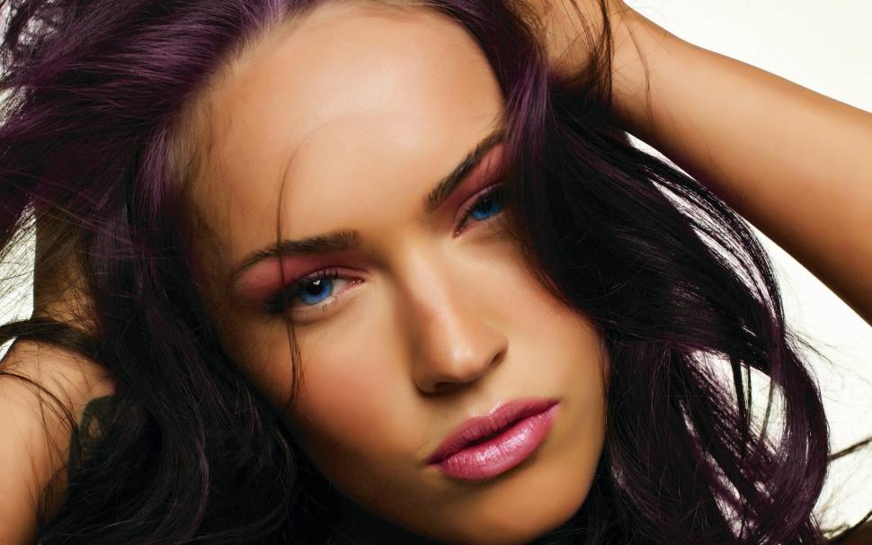Purple Megan Fox wallpaper,lips HD wallpaper,hot HD wallpaper,actress HD wallpaper,pose HD wallpaper,2560x1600 wallpaper