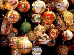 christmas decorations, balloons, patterns, different, many, threads, hanging, holiday wallpaper thumb